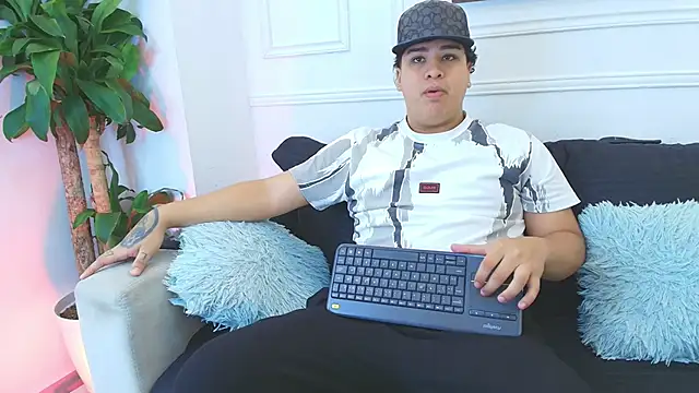 Snapshot of Naim_Bennetsex chatting on November 27, 2025, 6:19 pm Naim Bennetsex online show from November 27, 2025, 6:19 pm