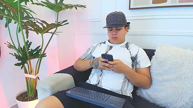 Snapshot of Naim_Bennetsex chatting on November 7, 2025, 6:45 pm Naim Bennetsex online show from November 7, 2025, 6:45 pm