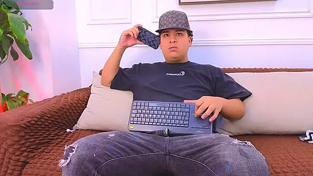 Naim Bennetsex online show from May 27, 2026, 6:59 pm