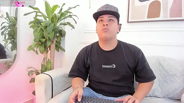 Snapshot of Naim_Bennetsex chatting on September 12, 2025, 5:35 pm Naim Bennetsex online show from September 12, 2025, 5:35 pm