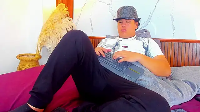 Snapshot of Naim_Bennetsex chatting on November 13, 2025, 4:00 pm Naim Bennetsex online show from November 13, 2025, 4:00 pm