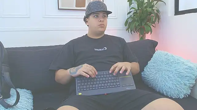 Snapshot of Naim_Bennetsex chatting on November 29, 2025, 7:14 pm Naim Bennetsex online show from November 29, 2025, 7:14 pm