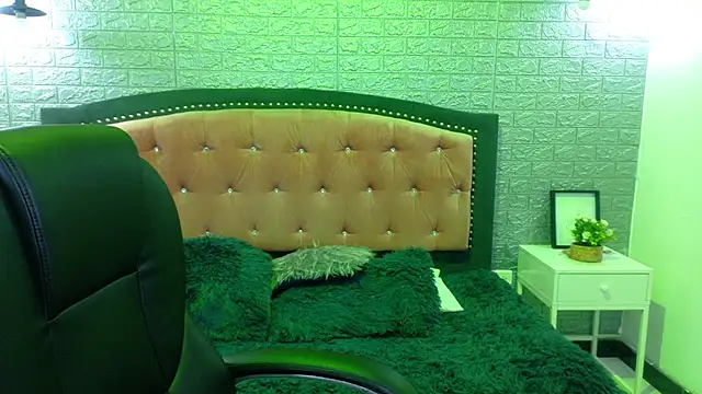 Natalie loffreda online show from October 21, 2025, 3:06 am