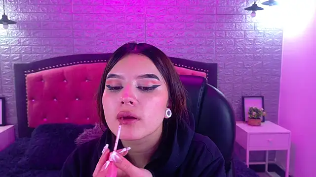 Natalie loffreda online show from October 27, 2025, 2:56 am