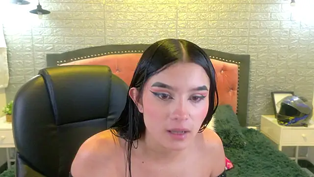 Snapshot of Natalie_loffreda chatting on February 2, 2026, 4:11 am Natalie loffreda online show from February 2, 2026, 4:11 am