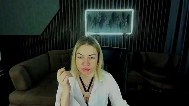 Anna Snows online show from December 3, 2025, 6:36 am