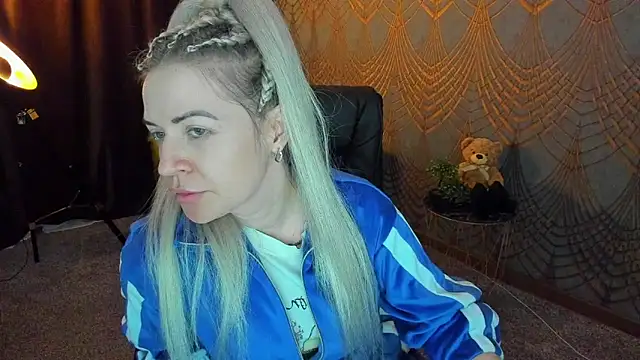 Anna Snows online show from May 4, 2026, 5:33 am