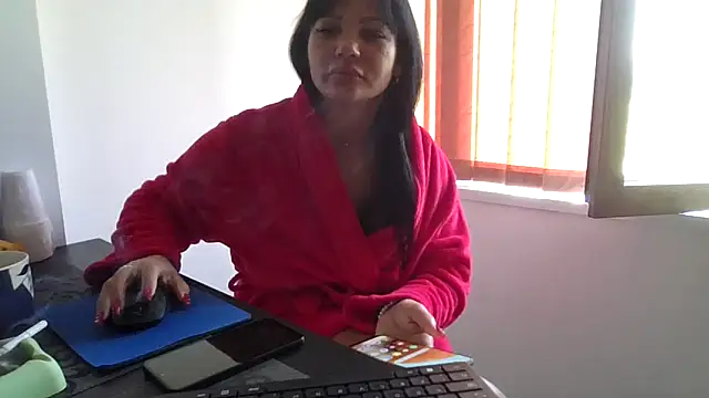 Ella sweety00 online show from May 17, 2026, 1:11 pm