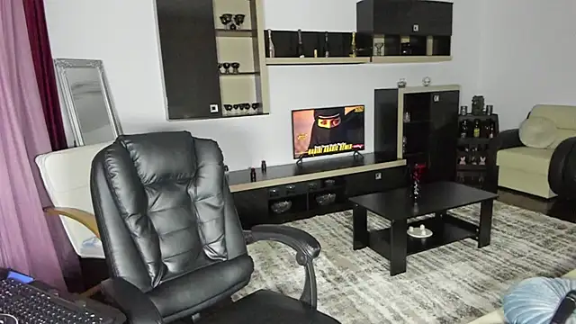 Ella sweety00 online show from April 7, 2026, 8:32 pm