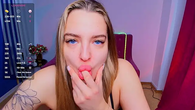 Snapshot of Emma__Ross chatting on April 15, 2026, 1:22 am Emma Ross online show from April 15, 2026, 1:22 am