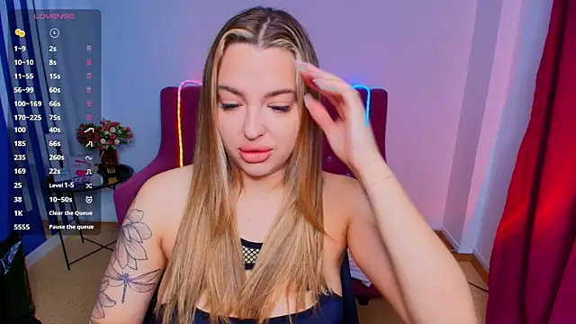 Snapshot of Emma__Ross chatting on April 12, 2026, 2:15 am Emma Ross online show from April 12, 2026, 2:15 am