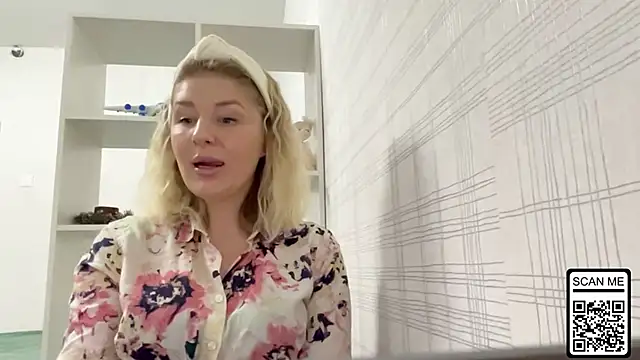 Snapshot of Blondie_xoxoxo chatting on November 20, 2025, 8:04 am Blondie xoxoxo online show from November 20, 2025, 8:04 am