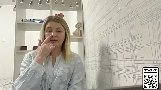 Snapshot of Blondie_xoxoxo chatting on January 10, 2026, 12:33 pm Blondie xoxoxo online show from January 10, 2026, 12:33 pm