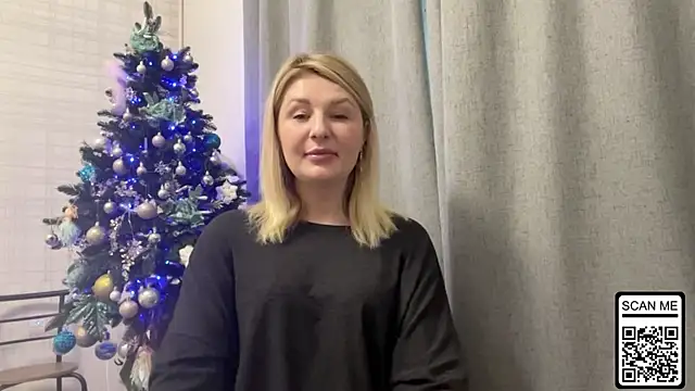 Snapshot of Blondie_xoxoxo chatting on December 19, 2025, 11:45 am Blondie xoxoxo online show from December 19, 2025, 11:45 am