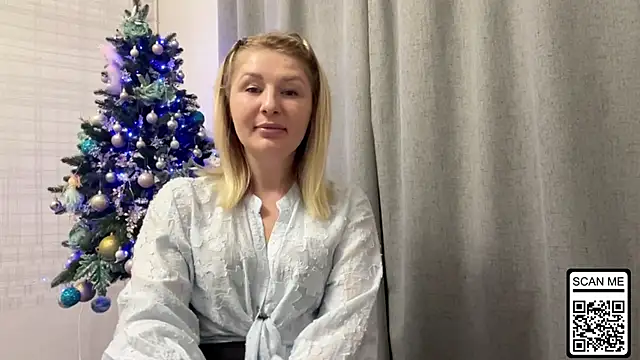 Snapshot of Blondie_xoxoxo chatting on December 21, 2025, 3:14 pm Blondie xoxoxo online show from December 21, 2025, 3:14 pm