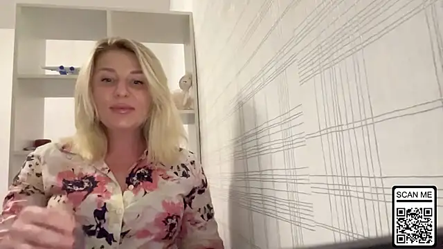 Snapshot of Blondie_xoxoxo chatting on October 25, 2025, 4:40 pm Blondie xoxoxo online show from October 25, 2025, 4:40 pm