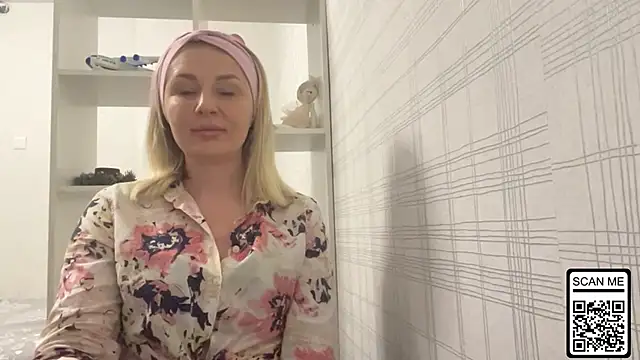 Snapshot of Blondie_xoxoxo chatting on November 30, 2025, 6:41 pm Blondie xoxoxo online show from November 30, 2025, 6:41 pm