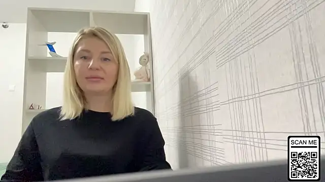 Snapshot of Blondie_xoxoxo chatting on October 17, 2025, 6:50 am Blondie xoxoxo online show from October 17, 2025, 6:50 am