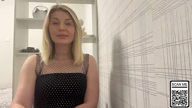 Snapshot of Blondie_xoxoxo chatting on November 21, 2025, 2:05 pm Blondie xoxoxo online show from November 21, 2025, 2:05 pm