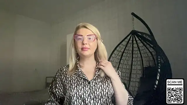 Blondie xoxoxo online show from June 10, 2026, 8:15 am