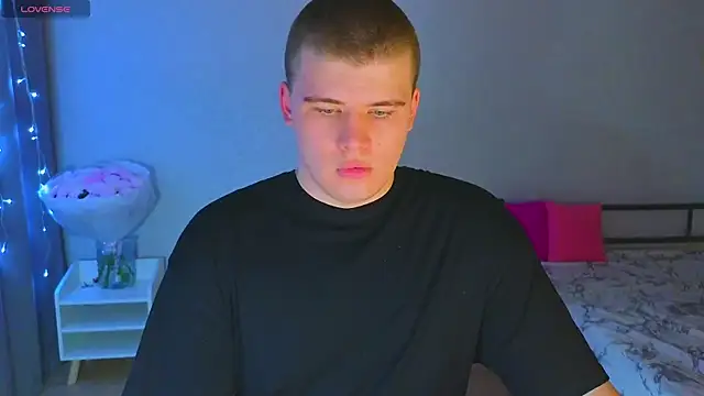 kittenmurr online show from October 20, 2025, 12:17 pm