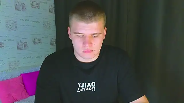 kittenmurr online show from September 26, 2025, 11:33 pm