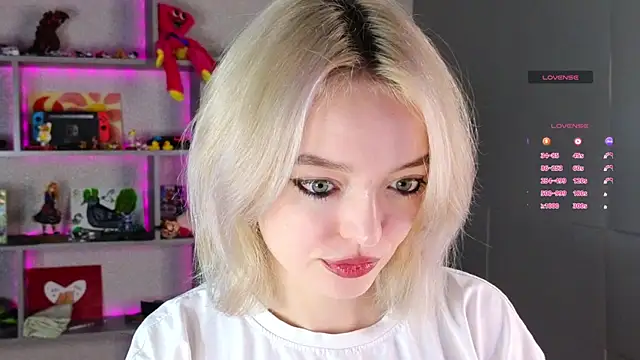 ShizukaBlanche online show from September 9, 2025, 3:27 am