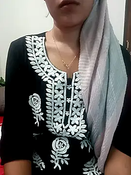 Snapshot of Cutie_Shruti chatting on September 25, 2025, 10:10 am Cutie Shruti online show from September 25, 2025, 10:10 am