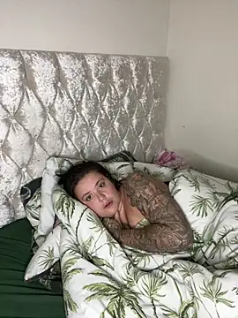 Snapshot of Charsworld chatting on November 19, 2025, 8:36 am Charsworld online show from November 19, 2025, 8:36 am