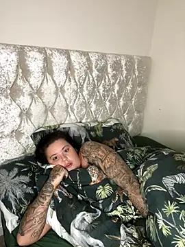 Snapshot of Charsworld chatting on November 18, 2025, 8:39 am Charsworld online show from November 18, 2025, 8:39 am