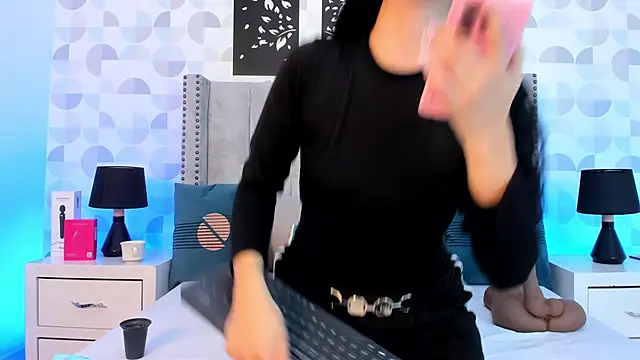 Snapshot of natasha_moreno chatting on February 19, 2026, 12:35 pm natasha moreno online show from February 19, 2026, 12:35 pm