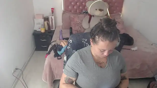 patty squirt  online show from April 8, 2026, 12:39 pm