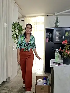 Snapshot of swity_foster chatting on May 25, 2026, 6:17 pm swity foster online show from May 25, 2026, 6:17 pm