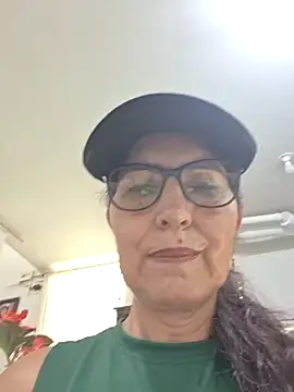 Snapshot of swity_foster chatting on May 20, 2026, 6:27 pm swity foster online show from May 20, 2026, 6:27 pm