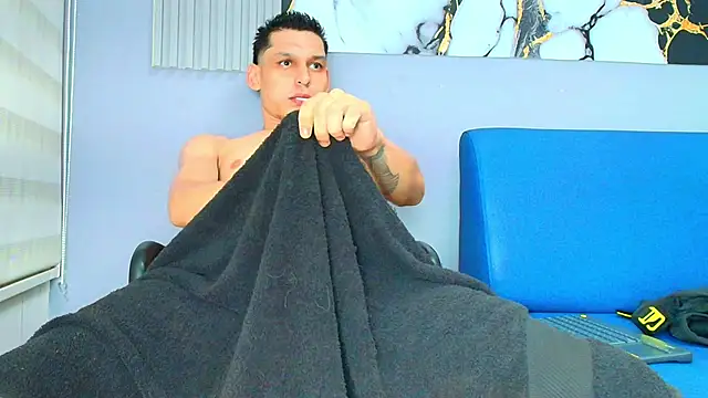 MARCUS SMITHH1 online show from November 11, 2025, 4:07 am