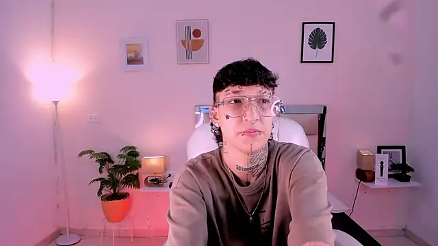 Luci Rose online show from November 15, 2025, 2:04 am