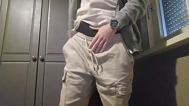 Trekkerboi online show from December 14, 2025, 1:28 pm