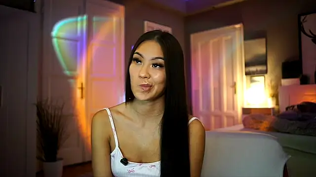 Snapshot of SyrenAsia chatting on October 2, 2025, 1:25 pm SyrenAsia online show from October 2, 2025, 1:25 pm