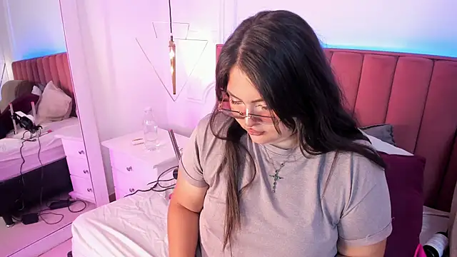 Snapshot of Tessa_Sinclaire chatting on April 23, 2026, 9:38 pm Tessa Sinclaire online show from April 23, 2026, 9:38 pm