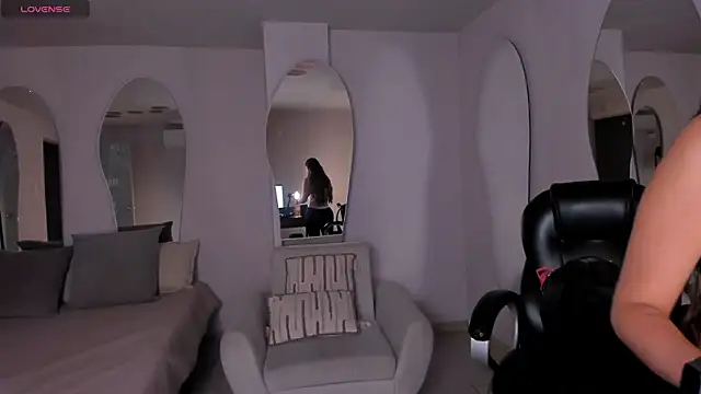 Snapshot of VeronicaBlue chatting on May 22, 2026, 10:35 am VeronicaBlue online show from May 22, 2026, 10:35 am