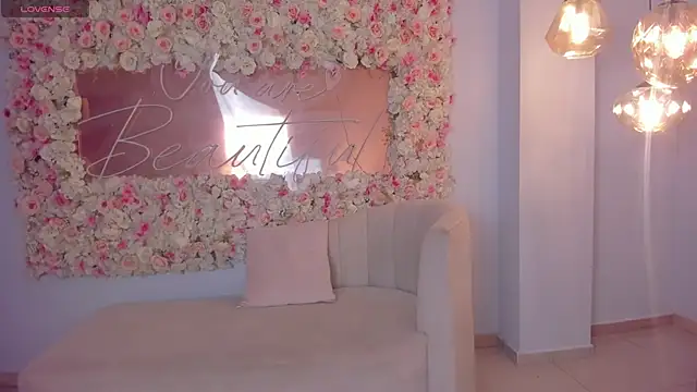 Snapshot of VeronicaBlue chatting on May 17, 2026, 9:09 am VeronicaBlue online show from May 17, 2026, 9:09 am