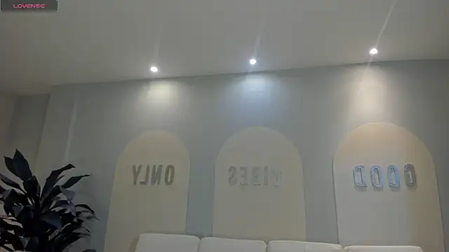 NataliaGaret online show from April 3, 2026, 10:43 am