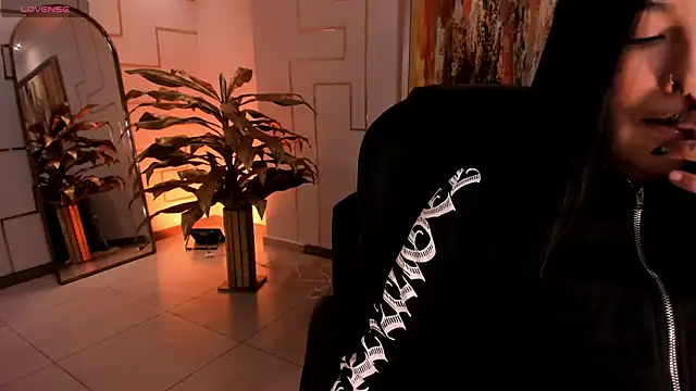 AyshelBrown online show from November 23, 2025, 4:22 am