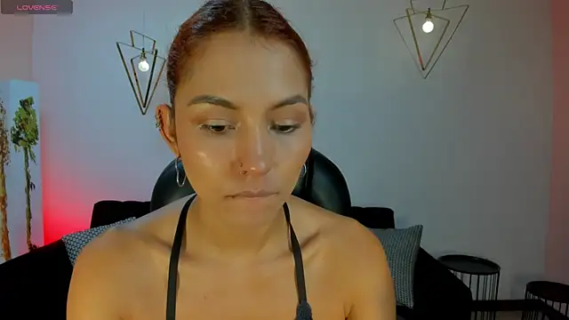 Snapshot of AmberColors_ chatting on February 5, 2026, 7:10 pm AmberColors online show from February 5, 2026, 7:10 pm