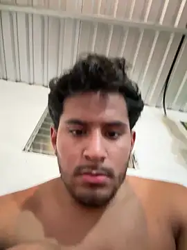 Snapshot of Johnxxx22 chatting on October 24, 2025, 1:37 am Johnxxx22 online show from October 24, 2025, 1:37 am