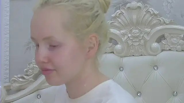 EllieFrosty  online show from May 11, 2026, 11:57 pm