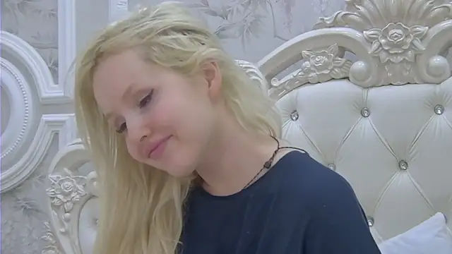 EllieFrosty  online show from May 24, 2026, 3:45 pm