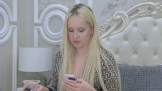 EllieFrosty  online show from April 7, 2026, 5:04 pm