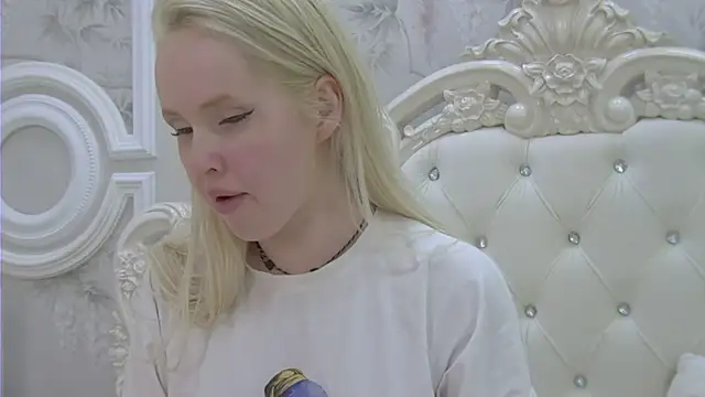 EllieFrosty  online show from May 8, 2026, 6:56 pm
