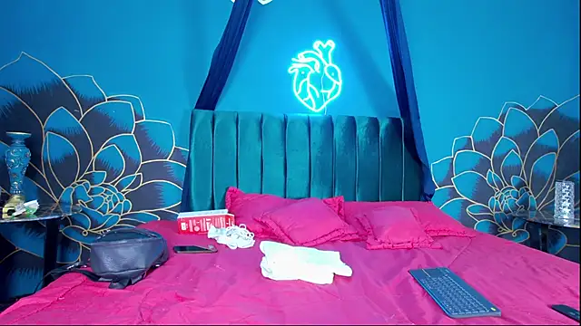 Maylu Fox online show from October 2, 2025, 12:30 pm